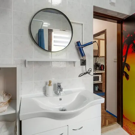 Exodus Apartment *